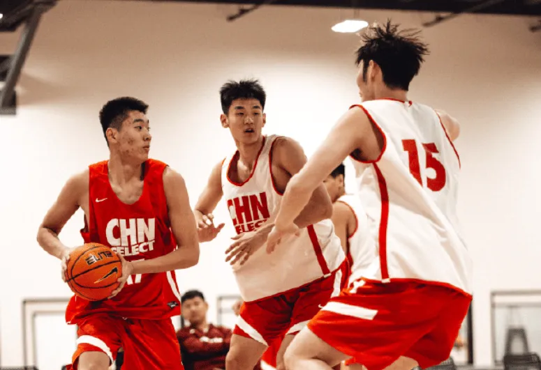篮球教练团队整顿优化，提高战术水平